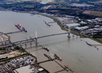 Experience: Lea Valley and view Canary Wharf with the O2 Arena in the distance